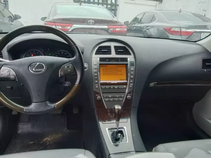 Lexus ES 350   - 2011