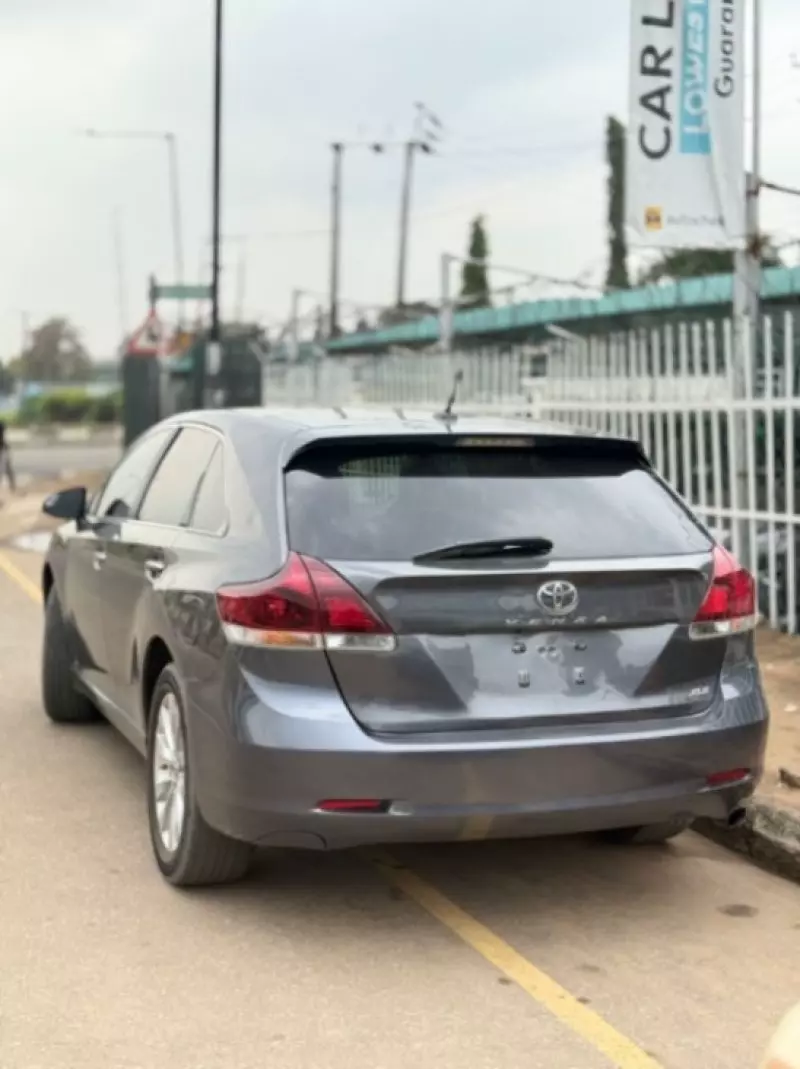 Toyota Venza   - 2014