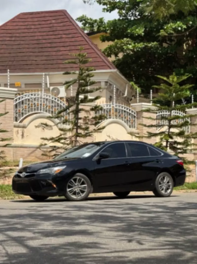 Toyota camry   - 2016