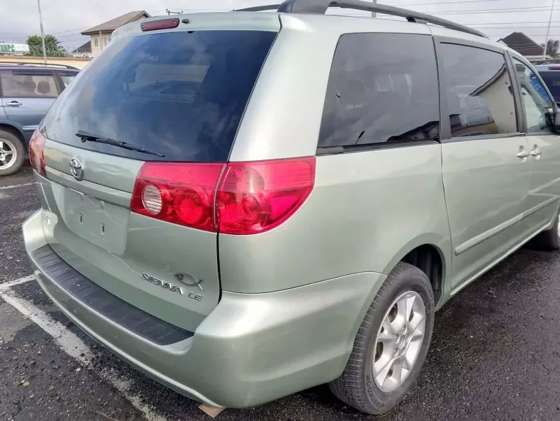 Toyota Sienna   - 2006
