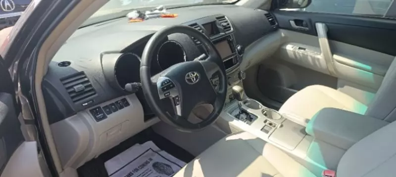 Toyota Highlander   - 2011