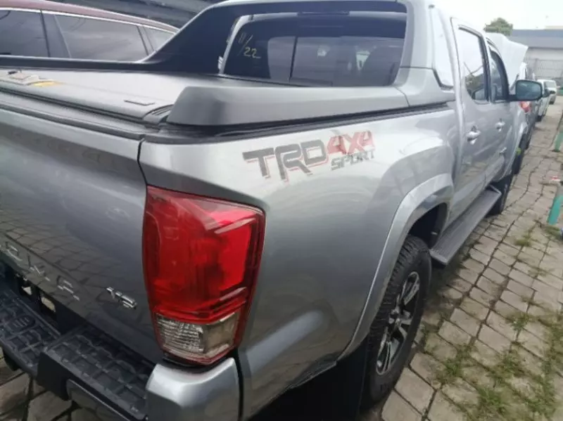 Toyota Tacoma   - 2017