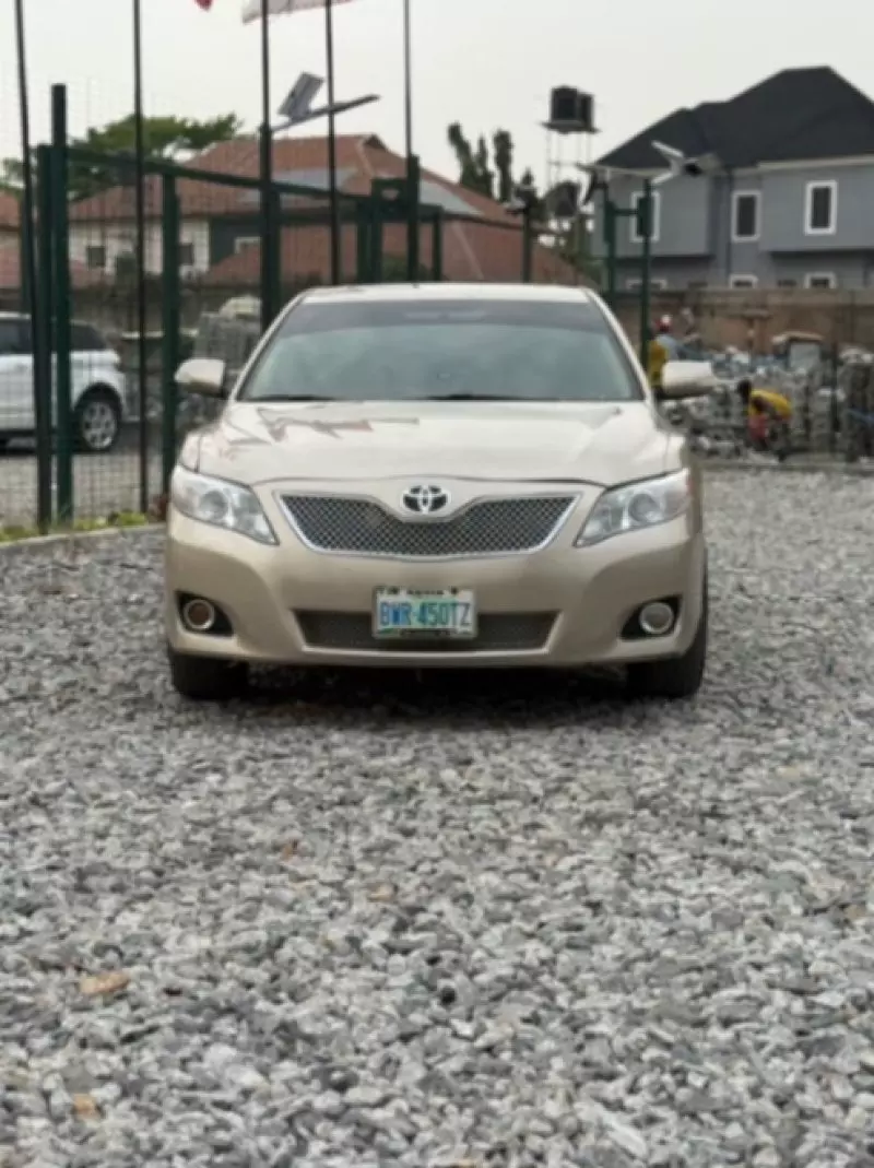 Toyota Camry - 2009