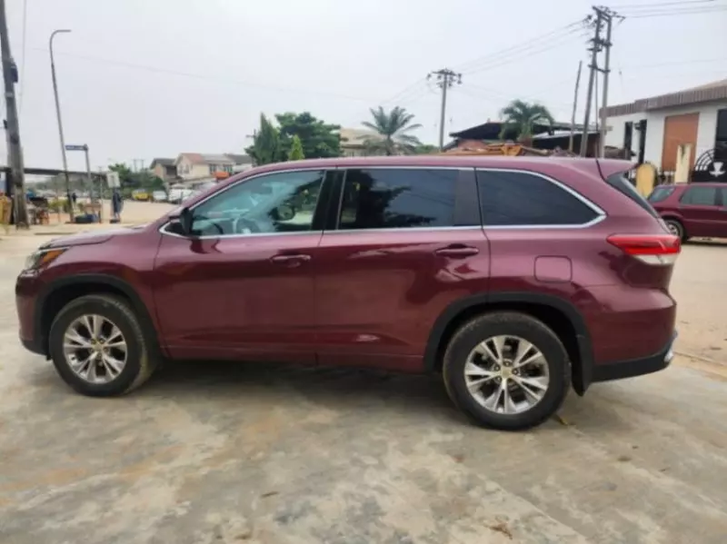 Toyota Highlander   - 2015
