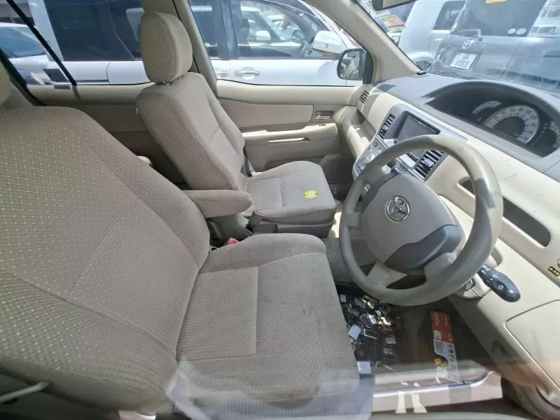 Toyota Raum    - 2012