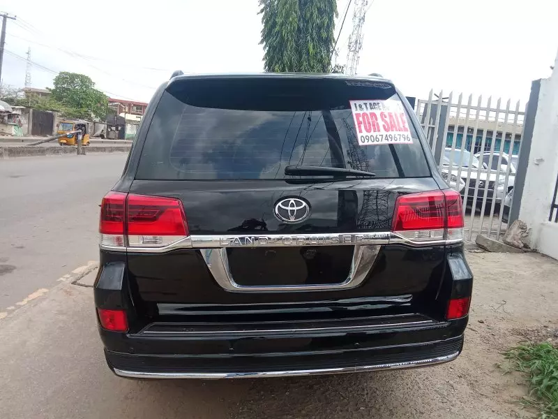 Toyota Land Cruiser   - 2010