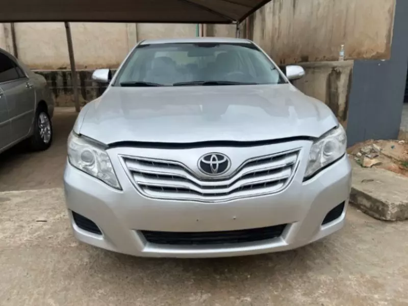 Toyota Camry   - 2010