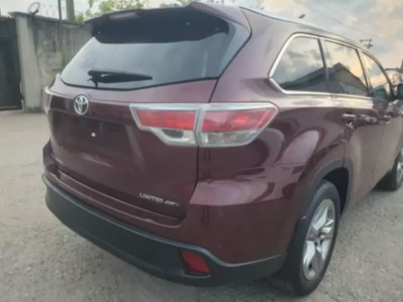 Toyota Highlander   - 2015