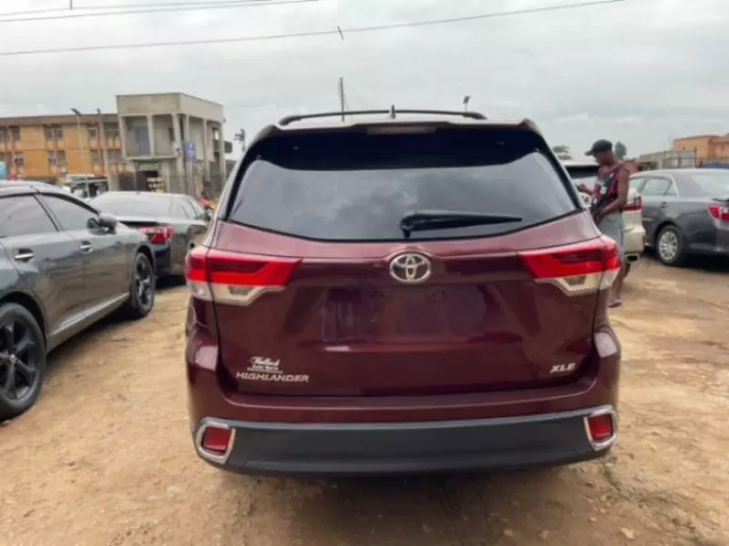 Toyota Highlander   - 2015