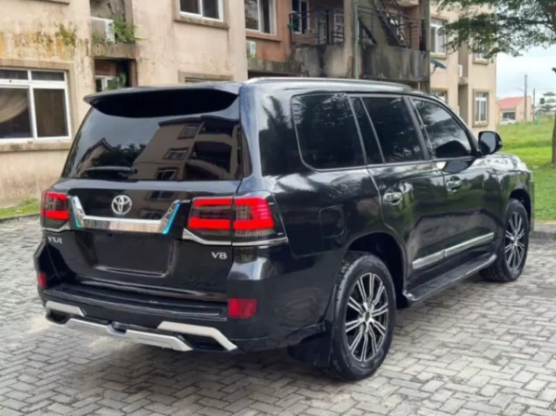 Toyota Land Cruiser - 2017