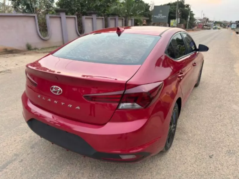 Hyundai Elantra   - 2020