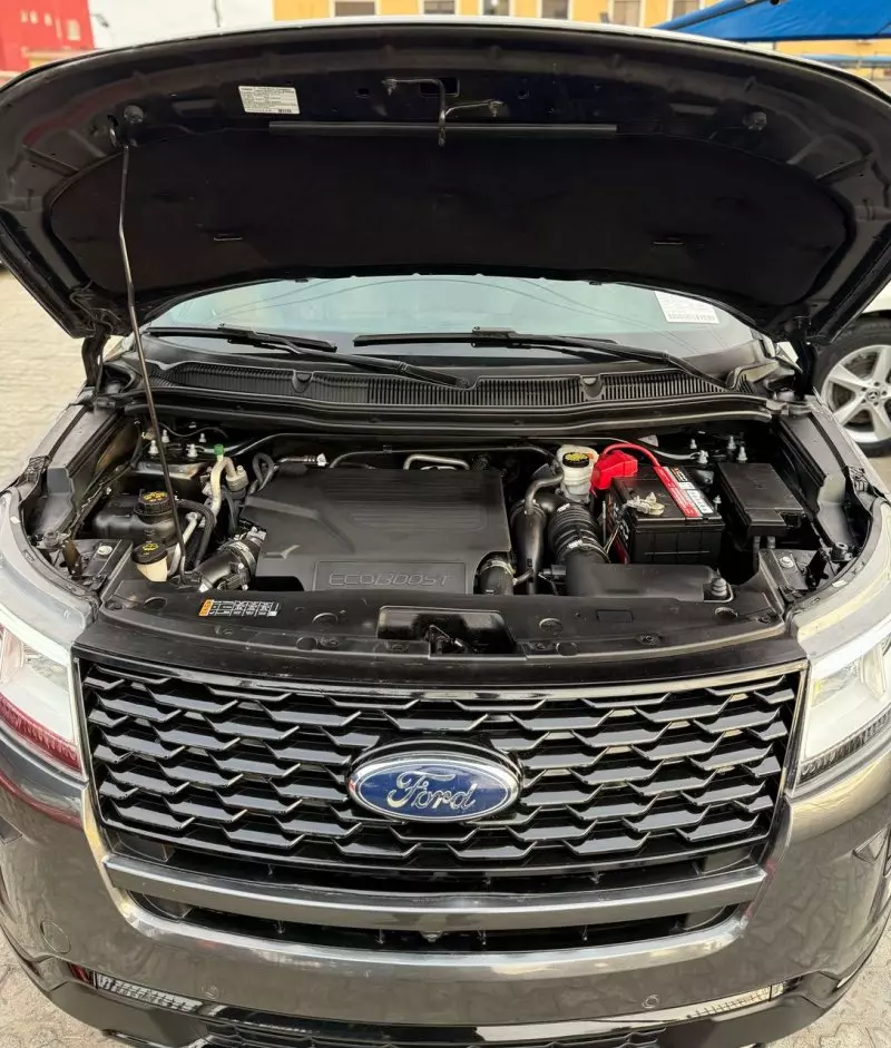 Ford Explorer   - 2018