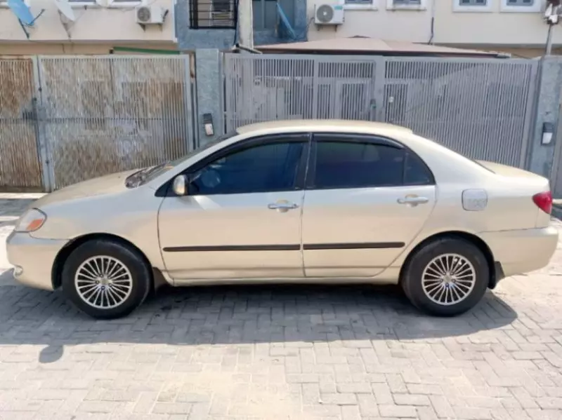 Toyota Corolla   - 2005