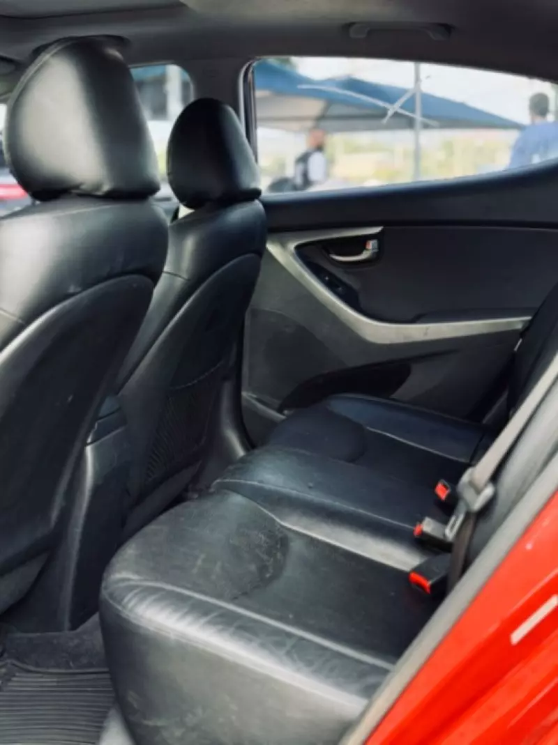 Hyundai Elantra   - 2011