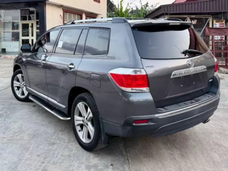 Toyota Highlander   - 2012