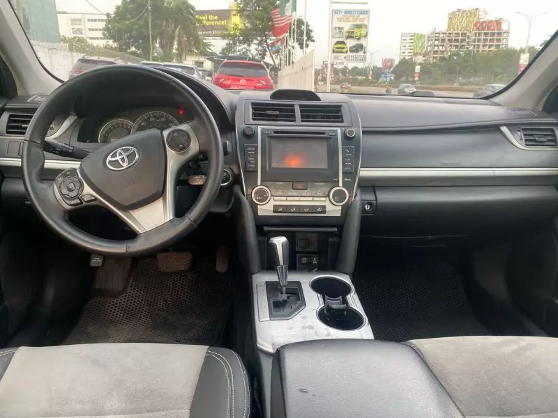 Toyota Camry   - 2014