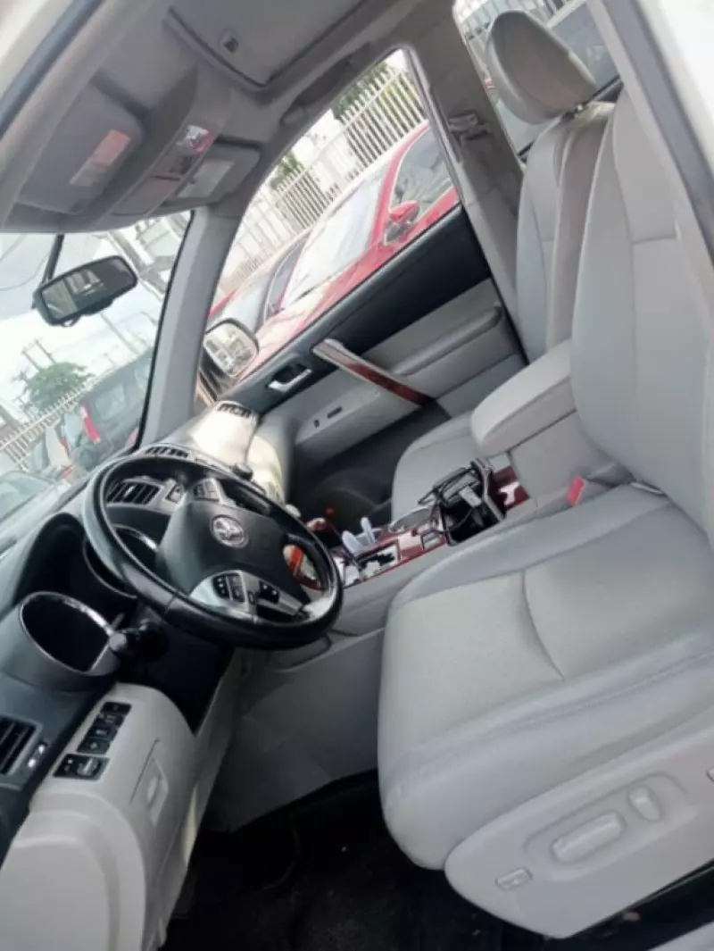 Toyota Highlander   - 2013