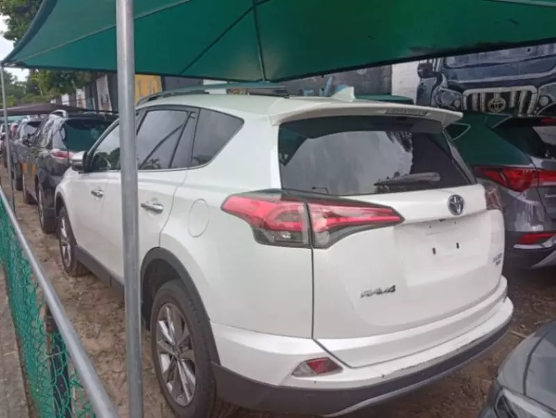Toyota RAV4   - 2017
