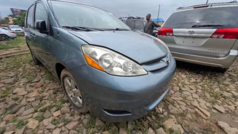 Toyota Sienna   - 2009