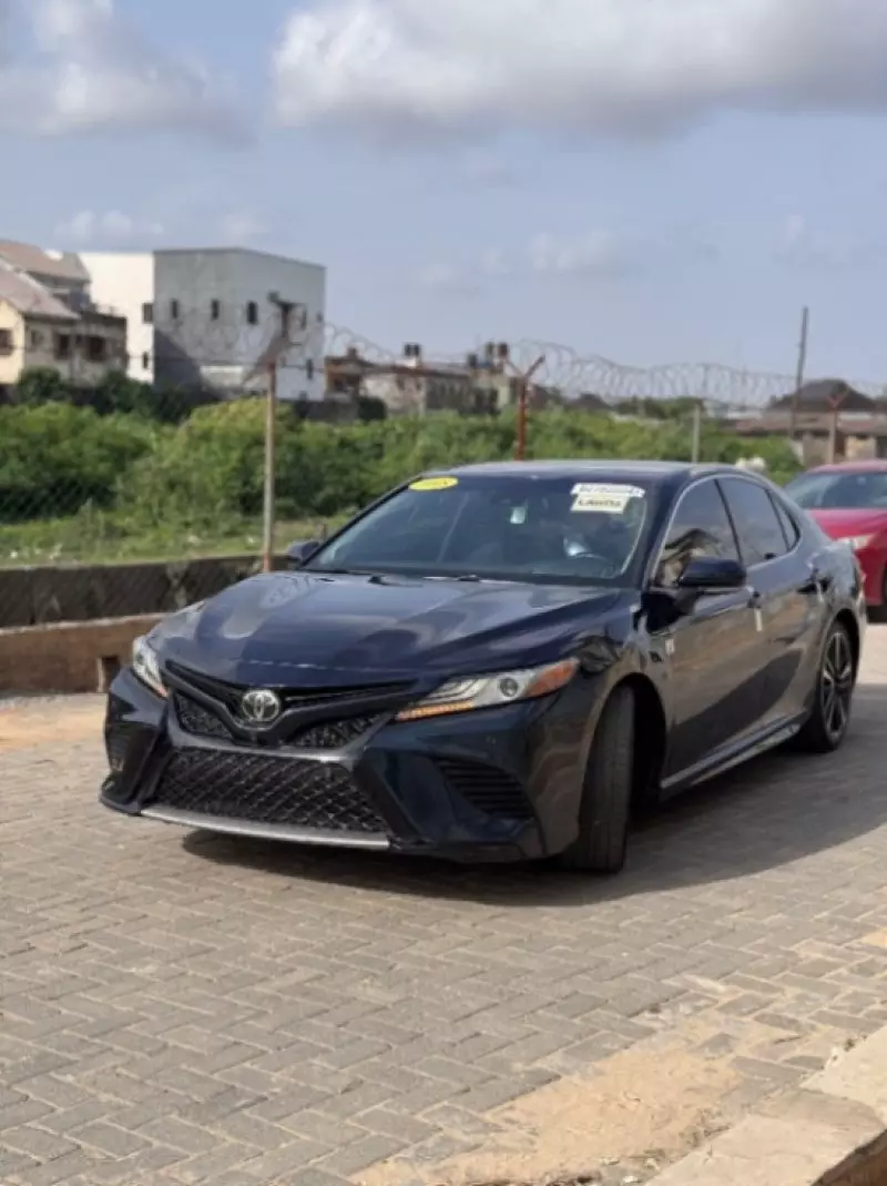 Toyota Camry   - 2018