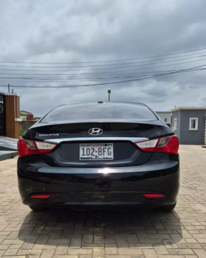 Hyundai Sonata   - 2011