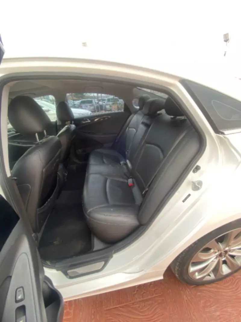 Hyundai Sonata - 2012