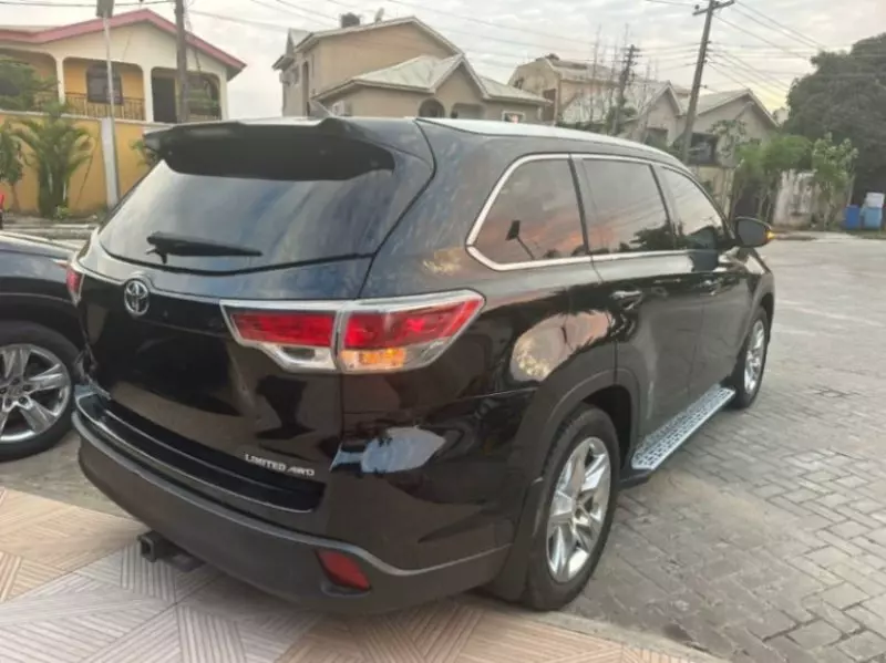 Toyota Highlander   - 2015