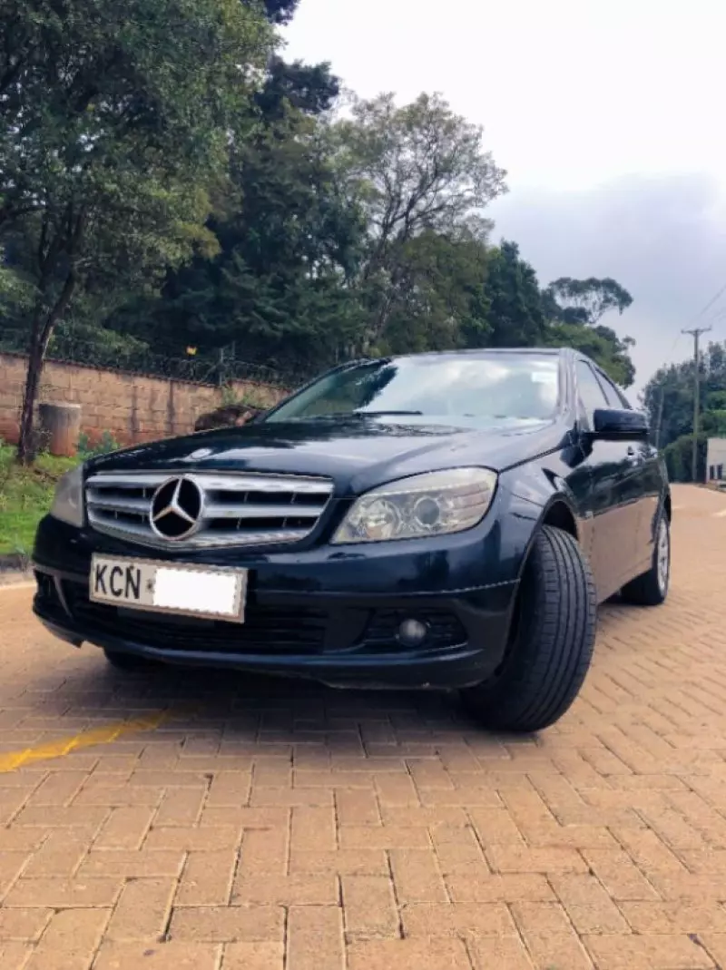 Mercedes-Benz C200   - 2010