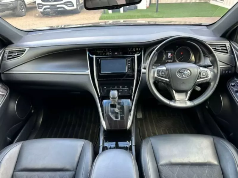 Toyota Harrier   - 2019