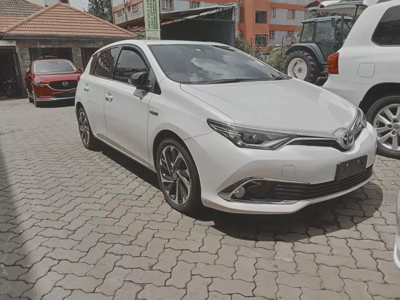Toyota Auris Hybrid   - 2016