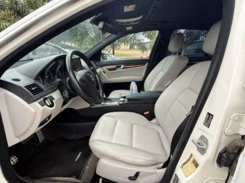 Mercedes-Benz C-class   - 2010