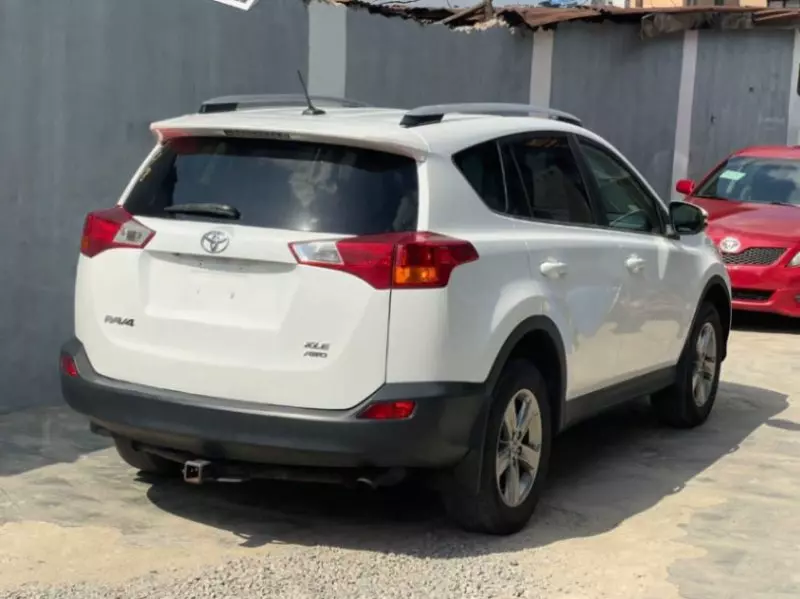 Toyota RAV 4   - 2015