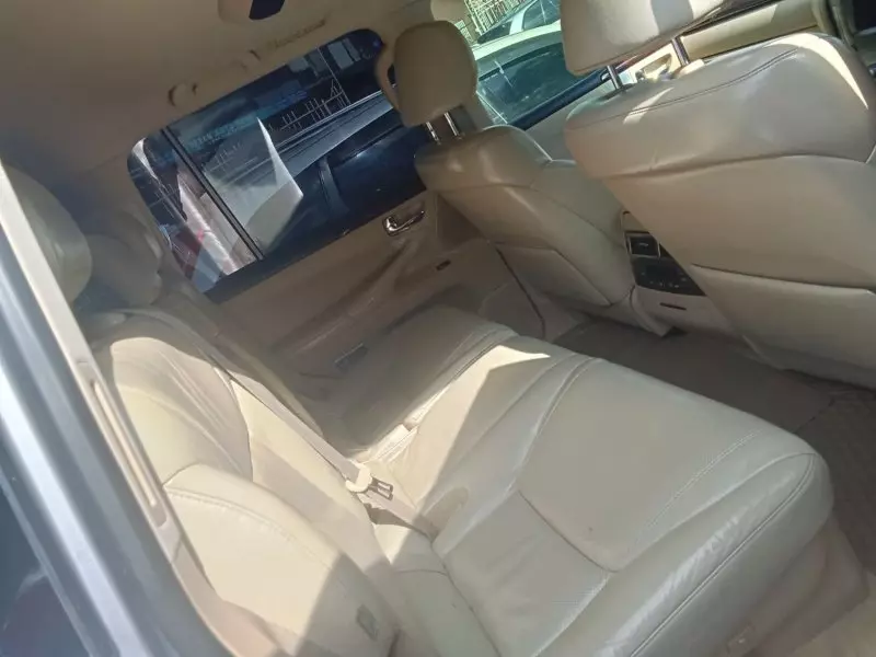 Lexus LX 570   - 2011