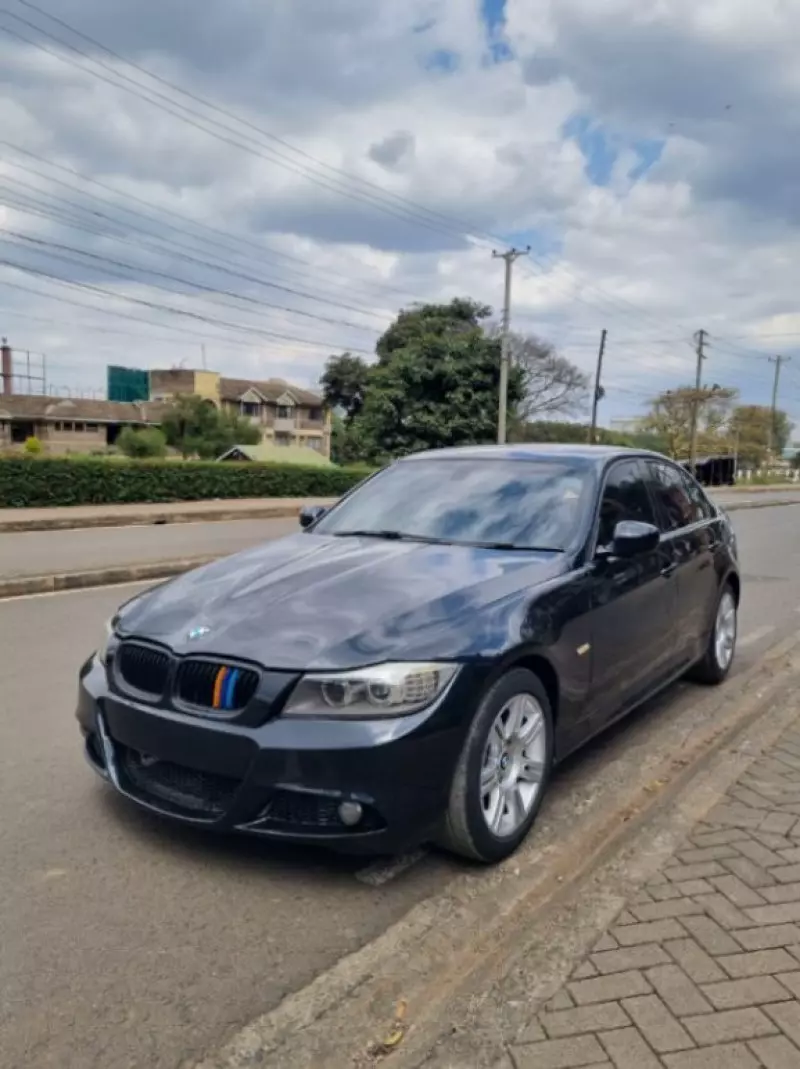 BMW 330i   - 2010