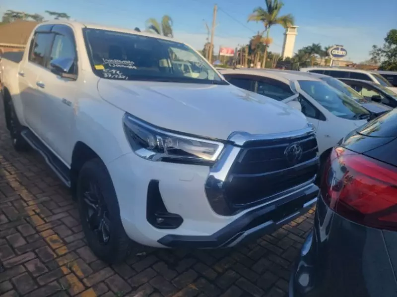 Toyota Hilux   - 2020