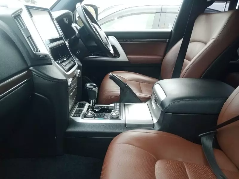 Toyota Landcruiser  V8   - 2019