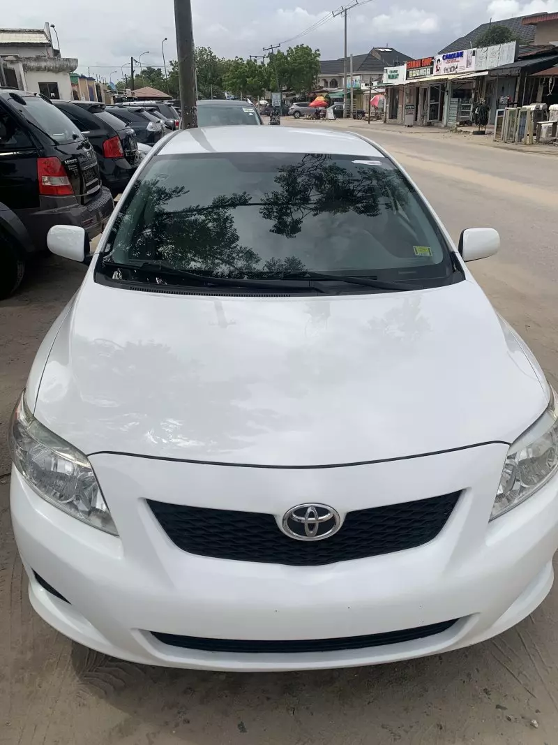 Toyota corolla   - 2009