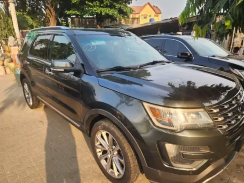 Ford Explorer   - 2016