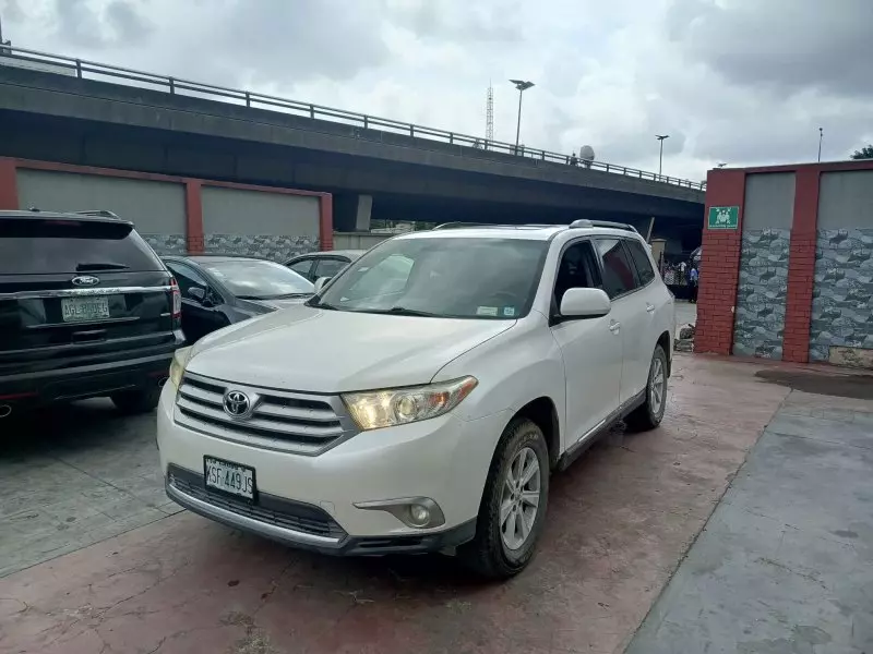 Toyota Highlander   - 2011