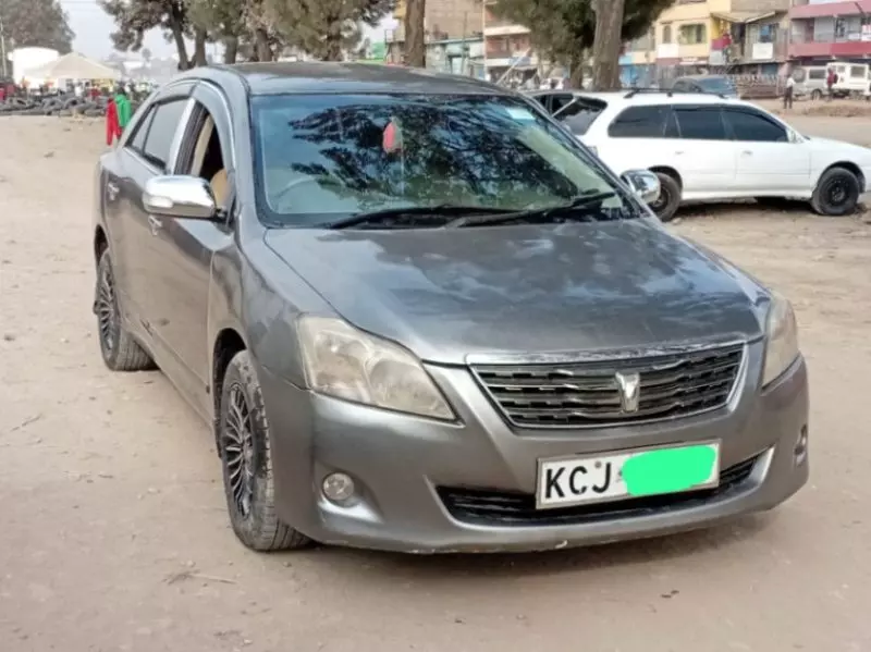 Toyota Premio    - 2013