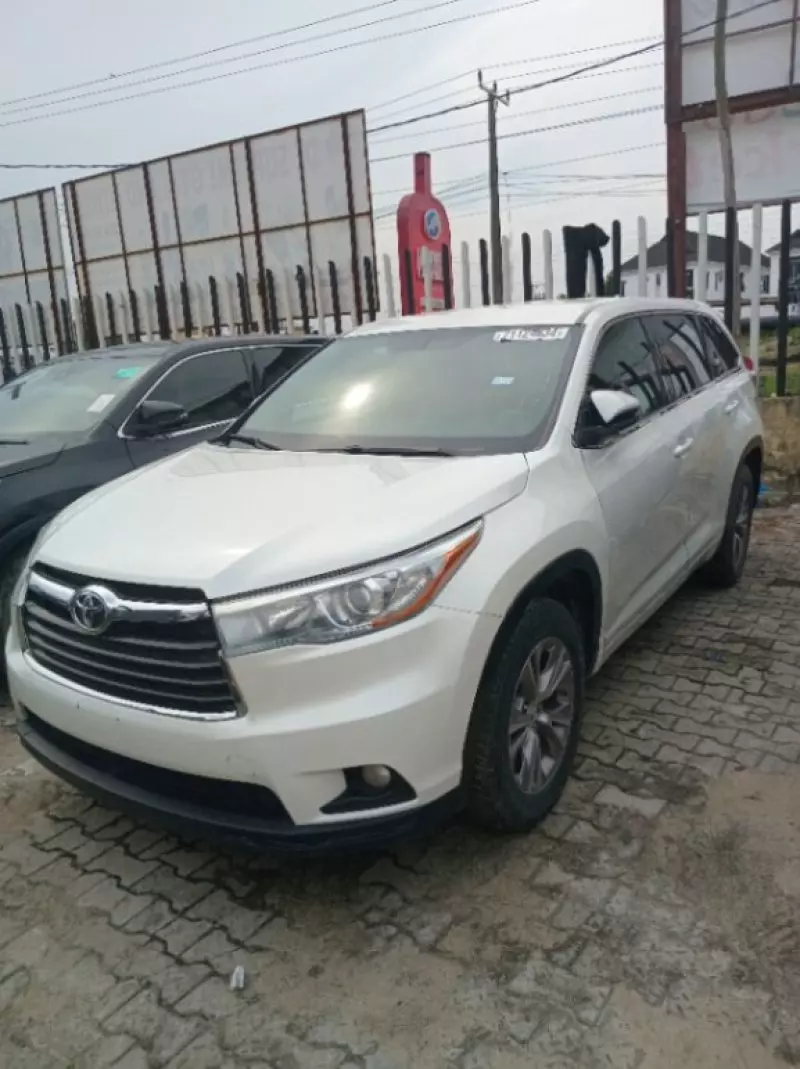 Toyota Highlander   - 2014