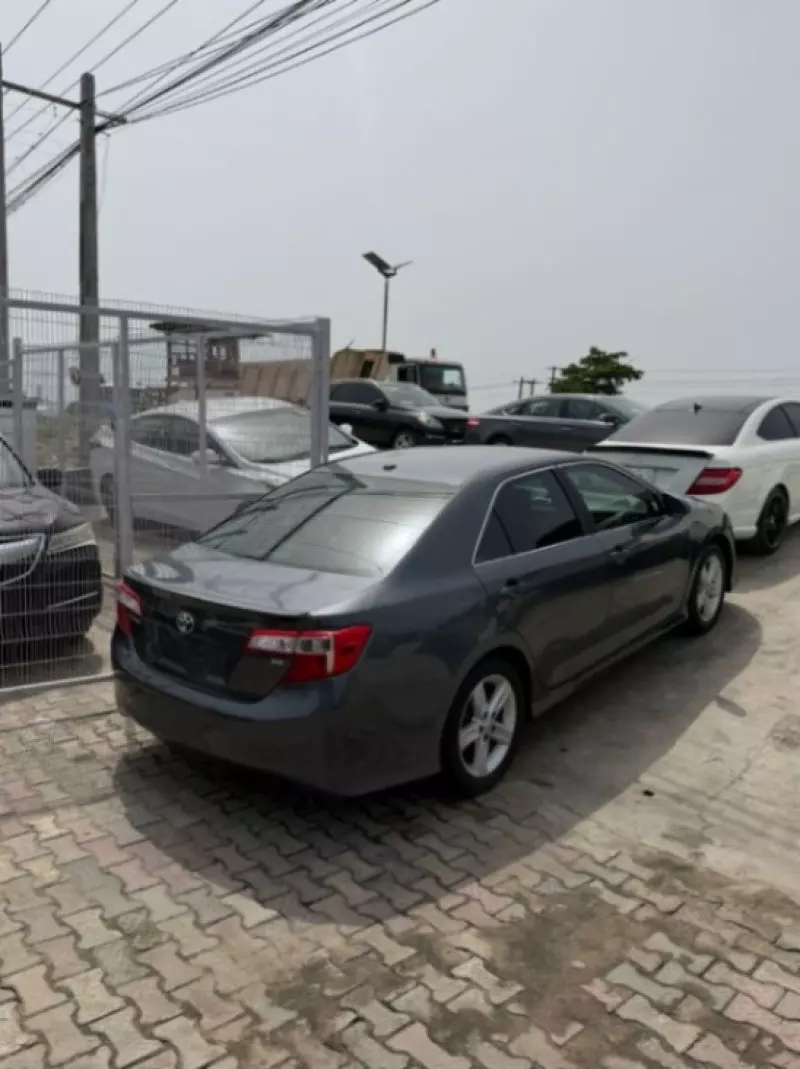 Toyota Camry   - 2012