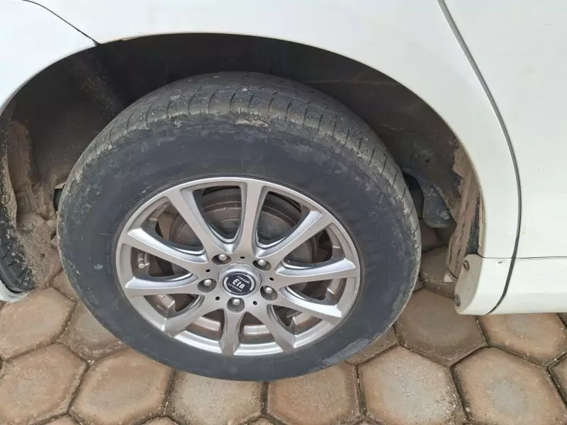 Toyota Passo Sette   - 2010