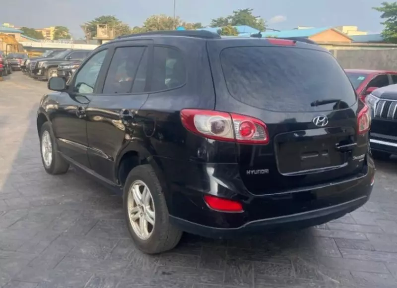Hyundai Santa Fe   - 2010