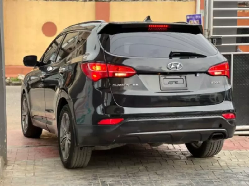 Hyundai Santa Fe   - 2015