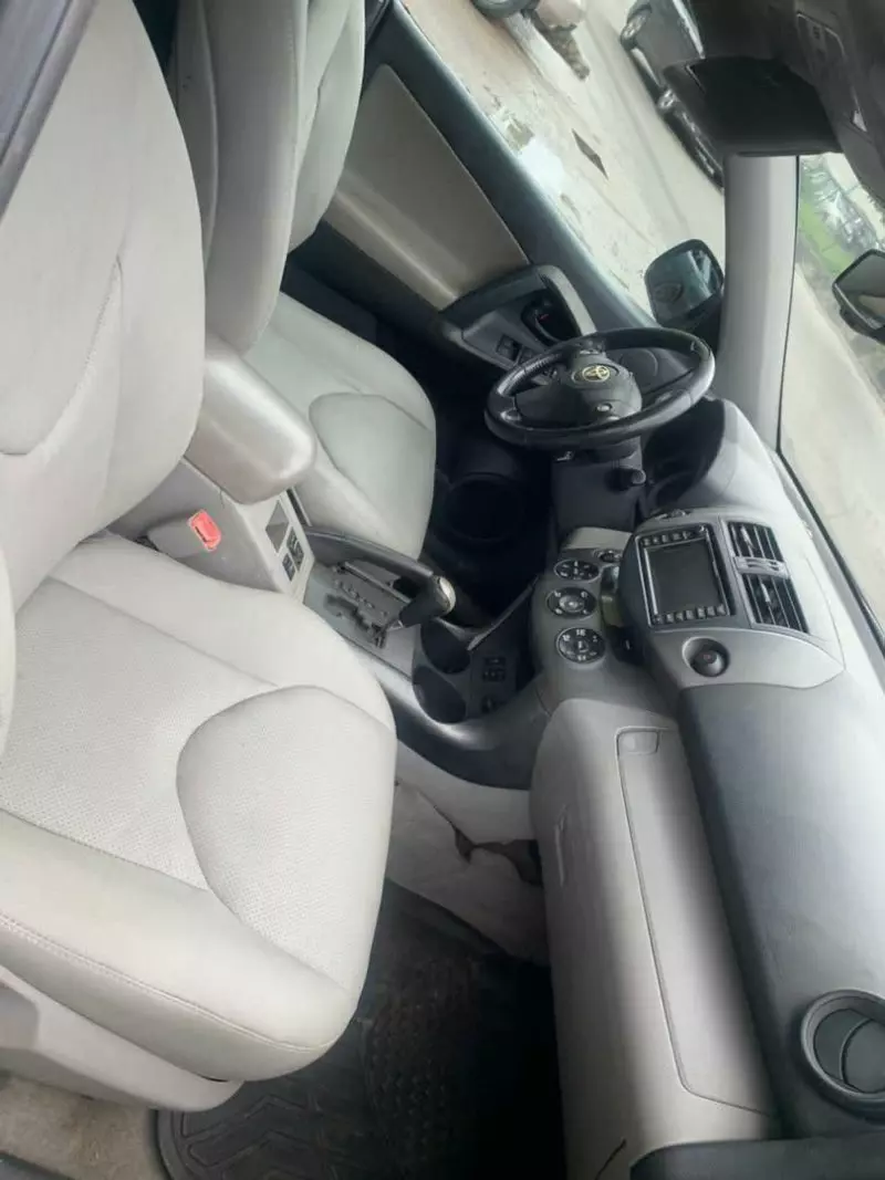 Toyota RAV 4   - 2010