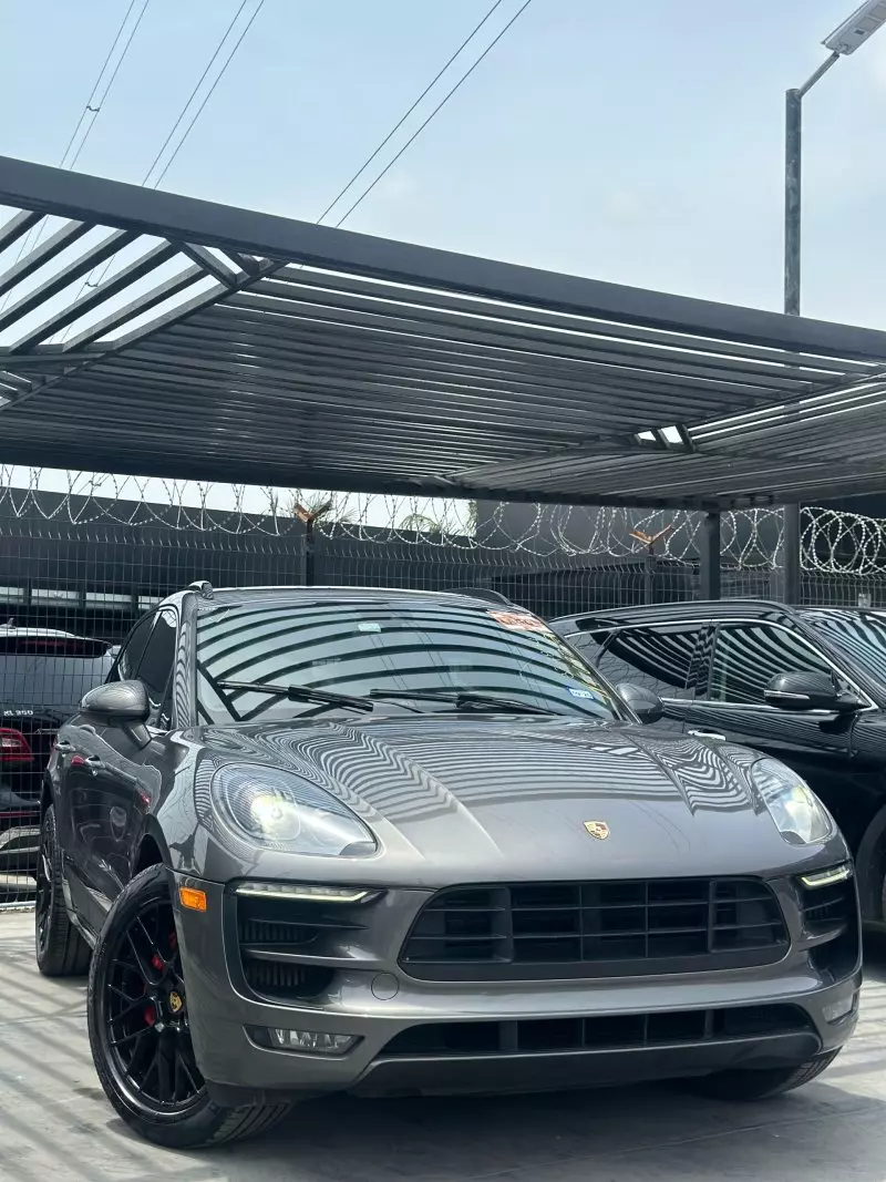 PORSCHE Macan   - 2018