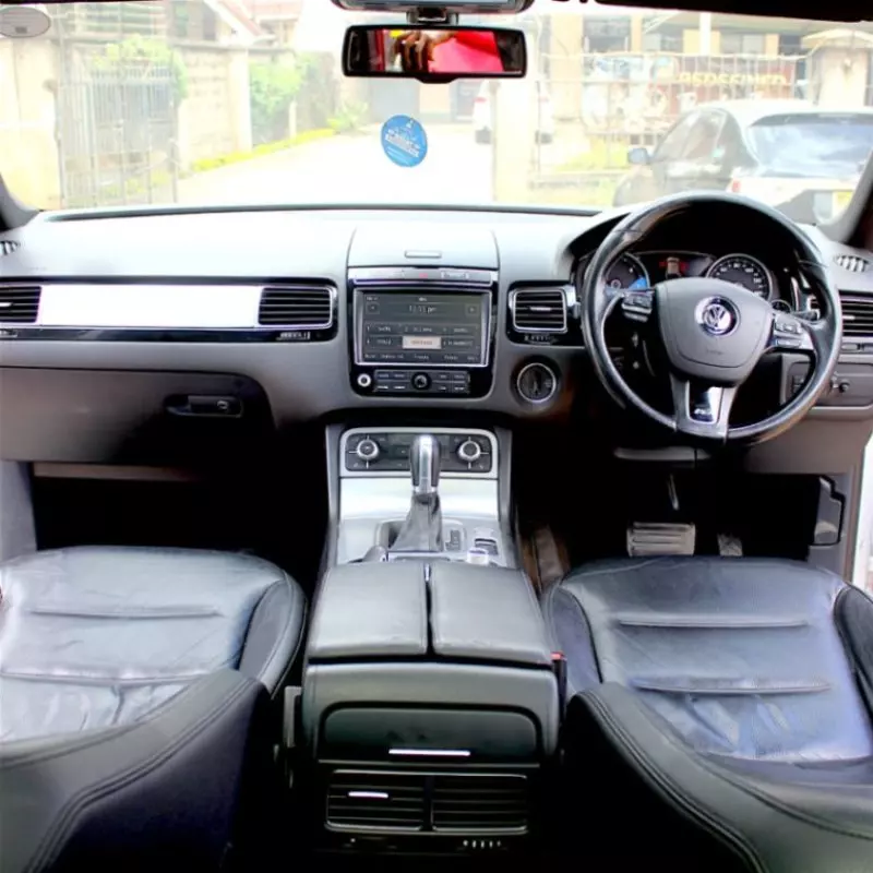 Volkswagen Touareg   - 2015