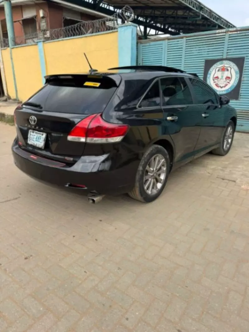 Toyota Venza   - 2011