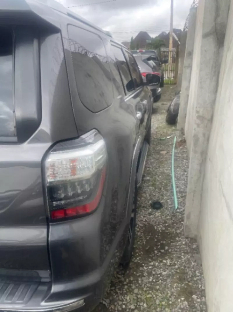 Toyota 4-Runner   - 2014